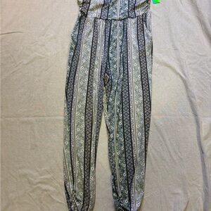 Stylish Women's Patterned Jumpsuit - Black and Green
